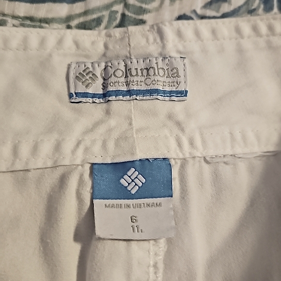 Columbia White Cotton Bermuda Short; Size 6 - Picture 3 of 4